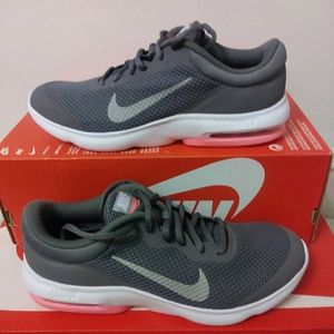 Kid's Size 7Y Nike Air Max Advantage